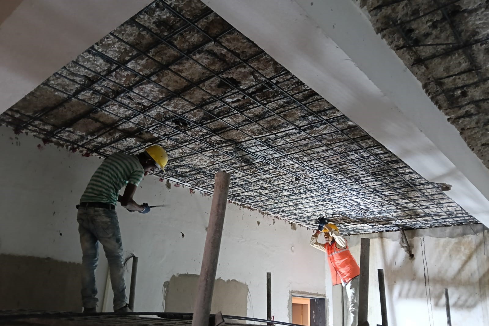 Structural repair work with reinforcement laying